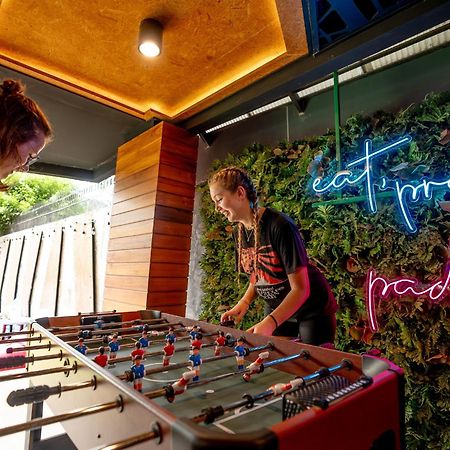 Hostel Mad Monkey Phuket Patong Exterior foto
