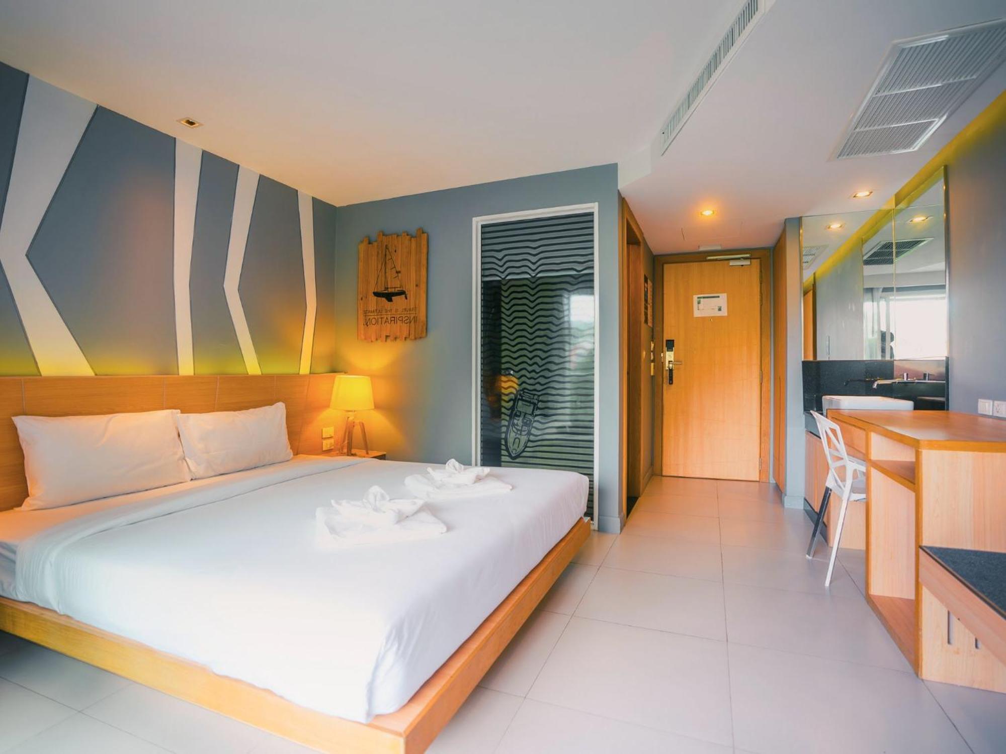 Hostel Mad Monkey Phuket Patong Exterior foto