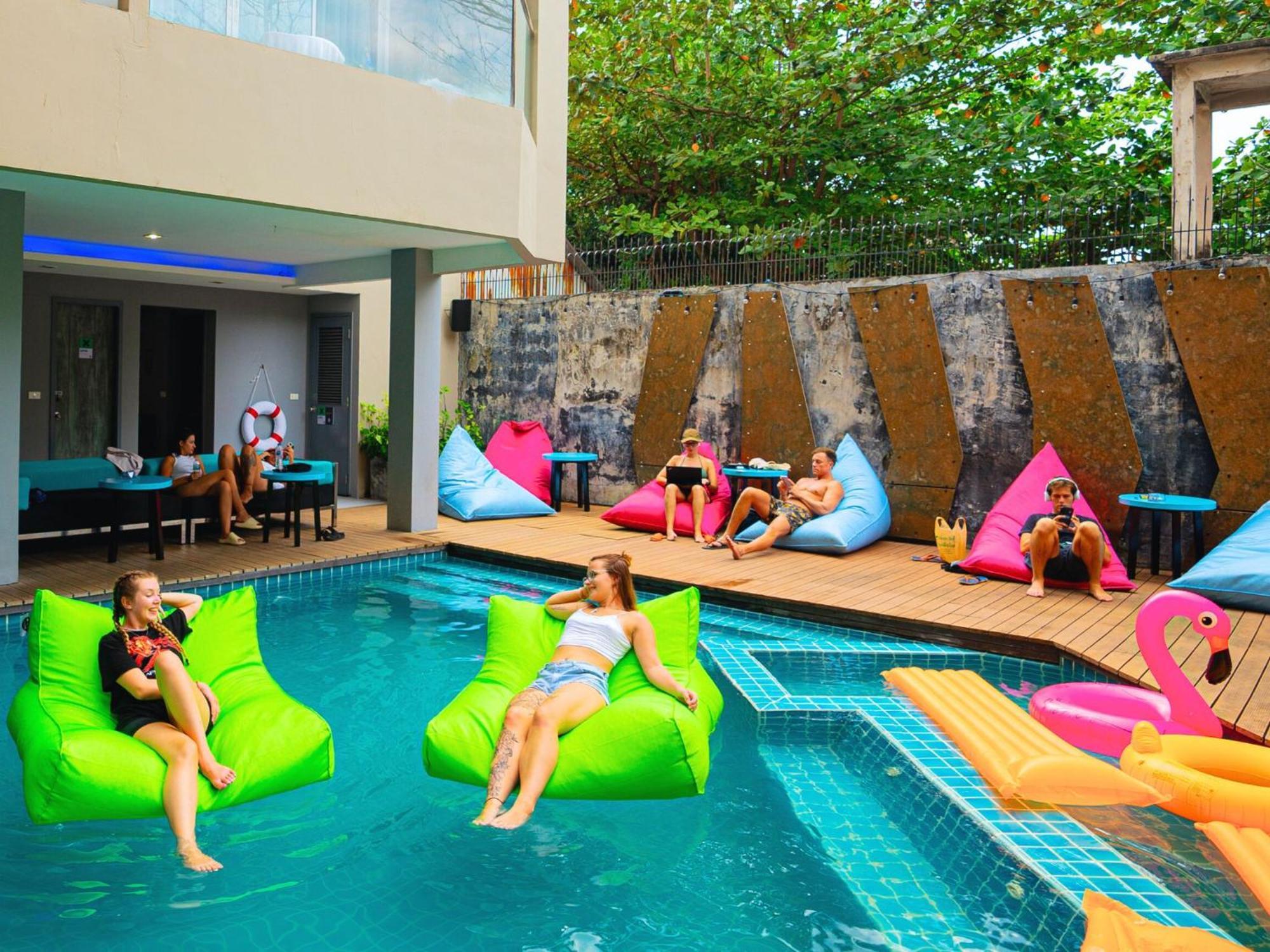 Hostel Mad Monkey Phuket Patong Exterior foto
