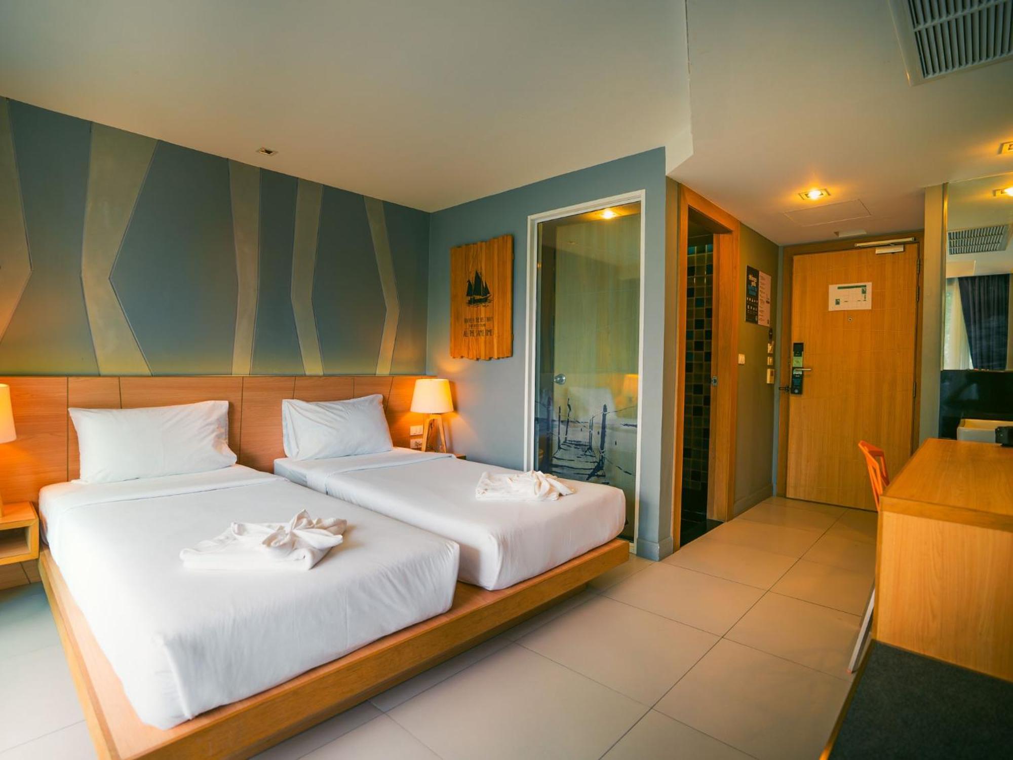 Hostel Mad Monkey Phuket Patong Exterior foto