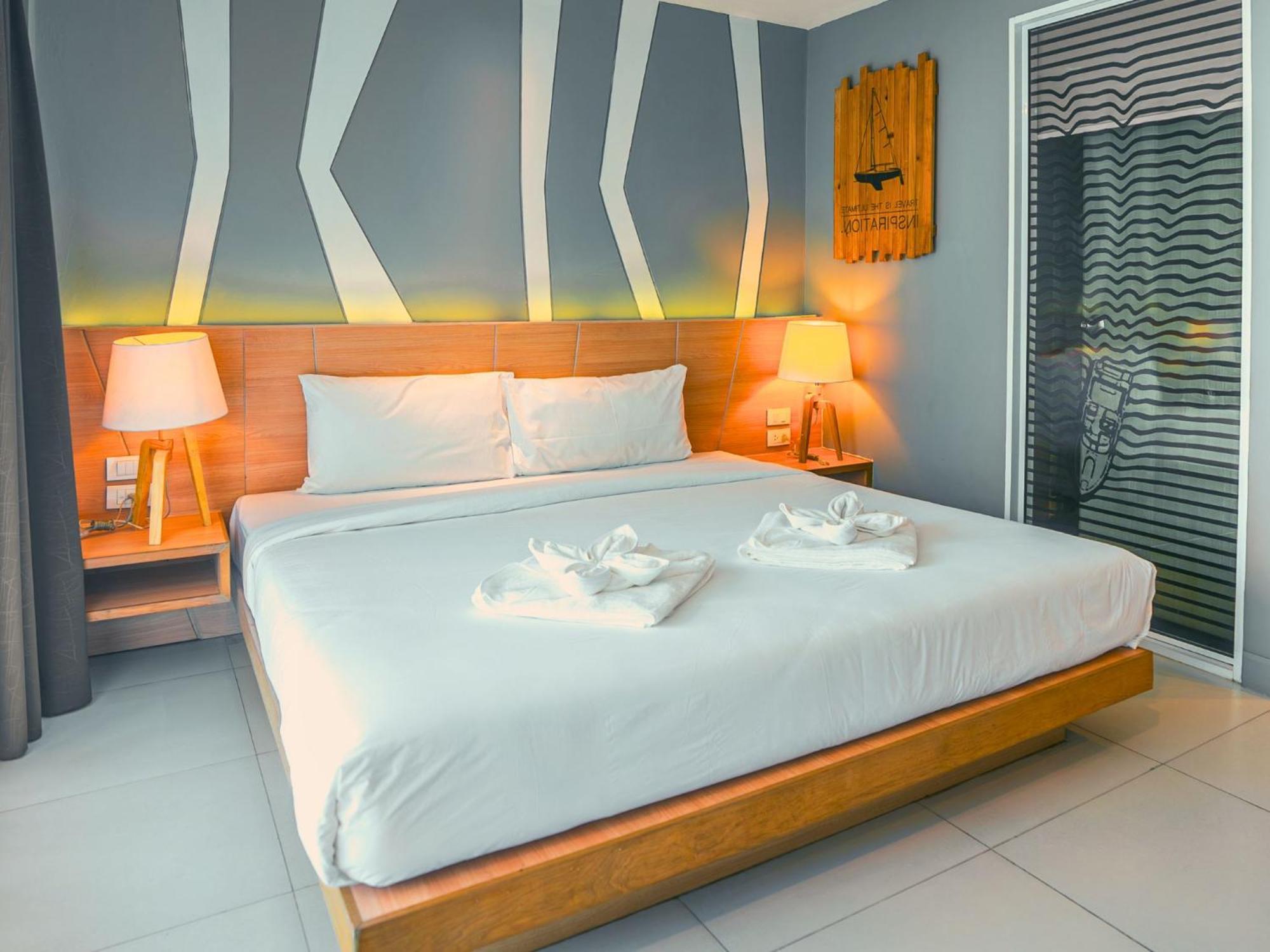 Hostel Mad Monkey Phuket Patong Exterior foto