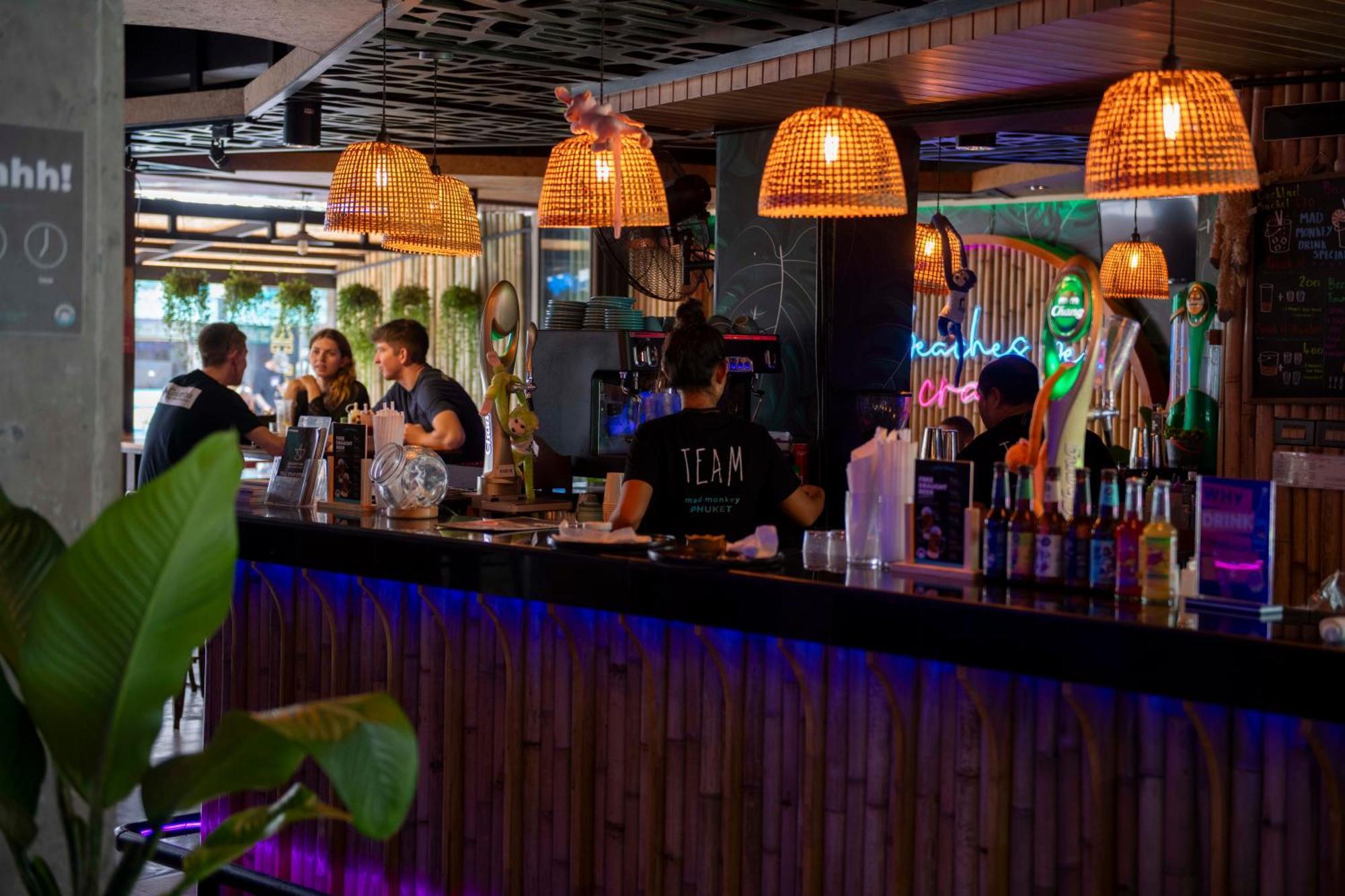 Hostel Mad Monkey Phuket Patong Exterior foto