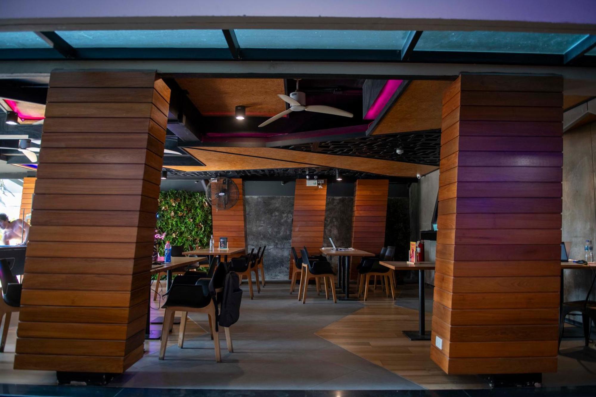 Hostel Mad Monkey Phuket Patong Exterior foto